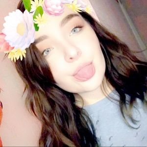 Meet your Posher, Caitlin